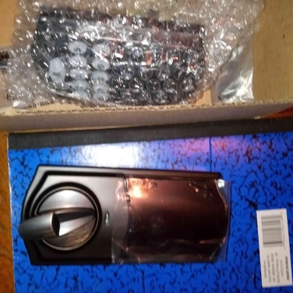 Kwikset 914 Traditional Keypad SmartCode Electronic Deadbolt Smart Lock featurin - Picture 7 of 9